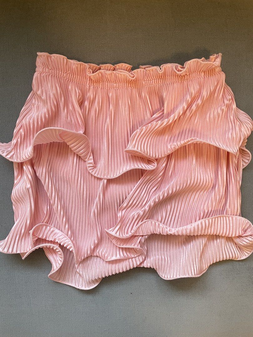 pink pleated ruffle top (Category: Skirts) located in Manila. Submitted by happymoon_0ae0c8 (Listing ID 1469500073, Image 1). Description: - xs to s - stretchy - negotiable .
