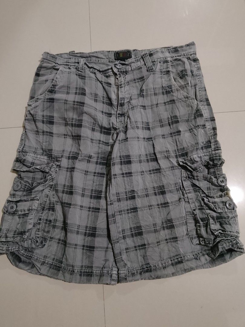 PLAID CARGO SHORT (Category: Shorts) located in Cavite. Submitted by jftxthrift (Listing ID 1469545424, Image 2). Description: sz 32 ‎length 23 ‎thigh 13 ‎l.o 11.5 issue kulang isang button sa back pocket, tinaggal dalawang belt hoop check pic.
