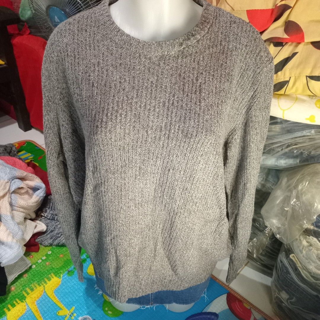 Plain color pull up sweater (Category: Coats, Jackets and Outerwear) located in Angono. Submitted by thrifted.fashionshop (Listing ID 1469544706, Image 1). Description: Fit - large *round neck *plain color - gray <COLORS MAY VARY DUE TO LIGHTING> MOP : Gcash only COURIER : Jnt / Lalamove REMINDER : Shipping fee ay hindi kasama sa presyo ng item.