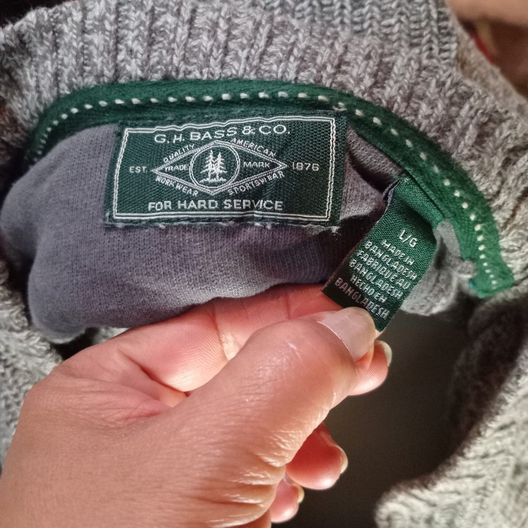 Plain color pull up sweater (Category: Coats, Jackets and Outerwear) located in Angono. Submitted by thrifted.fashionshop (Listing ID 1469544706, Image 3). Description: Fit - large *round neck *plain color - gray <COLORS MAY VARY DUE TO LIGHTING> MOP : Gcash only COURIER : Jnt / Lalamove REMINDER : Shipping fee ay hindi kasama sa presyo ng item.