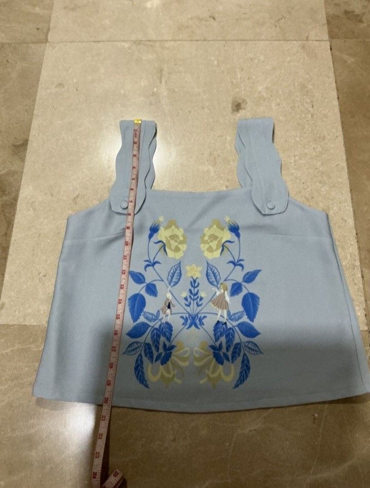 Plains and Prints Kaleb Sleeveless (Category: Sleeveless) located in Davao. Submitted by jajai_7 (Listing ID 1469429503, Image 3). Description: .