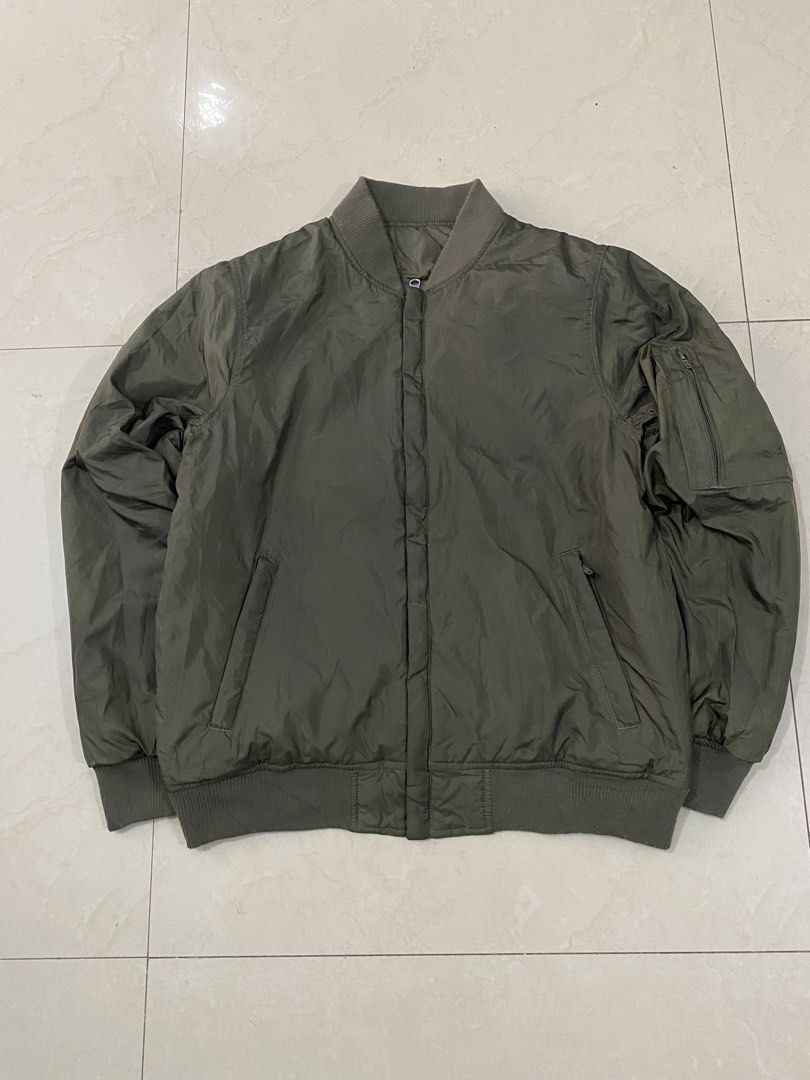 PLUSH RICH REVERSIBLE ARMY GREEN PUFFTECH BOMBER JACKET (Category: Coats, Jackets and Outerwear) located in Talisay. Submitted by hustlethrift_2600 (Listing ID 1469560487, Image 1). Description: PLUSH RICH REVERSIBLE ARMY GREEN PUFFTECH BOMBER JACKET M ON TAG S-M 20 W 24 L EXCELLENT CONDITION 9.9/10 COLOR RATE REVERSIBLE WATER RESISTANT FABRIC NO ISSUE - 1099.