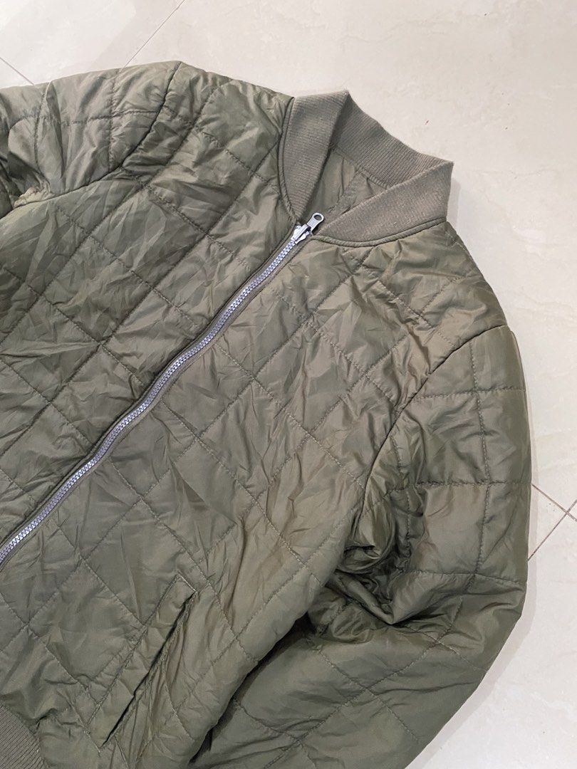PLUSH RICH REVERSIBLE ARMY GREEN PUFFTECH BOMBER JACKET (Category: Coats, Jackets and Outerwear) located in Talisay. Submitted by hustlethrift_2600 (Listing ID 1469560487, Image 3). Description: PLUSH RICH REVERSIBLE ARMY GREEN PUFFTECH BOMBER JACKET M ON TAG S-M 20 W 24 L EXCELLENT CONDITION 9.9/10 COLOR RATE REVERSIBLE WATER RESISTANT FABRIC NO ISSUE - 1099.