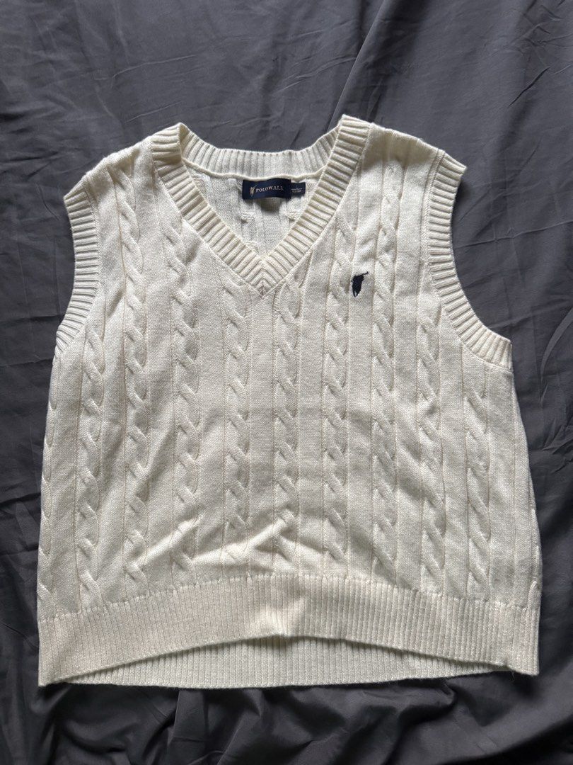 polowalk white knitted vest (Category: Coats, Jackets and Outerwear) located in Manila. Submitted by angelrotting (Listing ID 1469481871, Image 1). Description: .