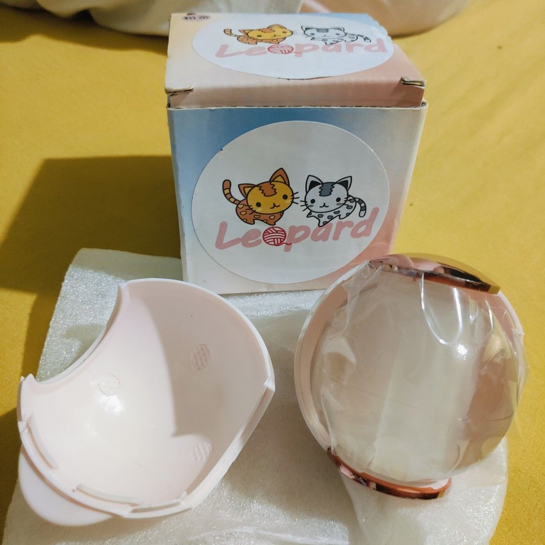 Portable reusable lint roller ball (Category: Homes & Other Pet Accessories) located in Manila. Submitted by imperialfeline (Listing ID 1469479146, Image 2). Description: How It Works & Key Features Reusable Sticky Ball: The inner core is made of a washable gel or diatomite material that catches pet hair and dust. Washable & Eco-Friendly: Rinse the sticky ball under running water after use, let it air dry completely, and its stickiness will retur