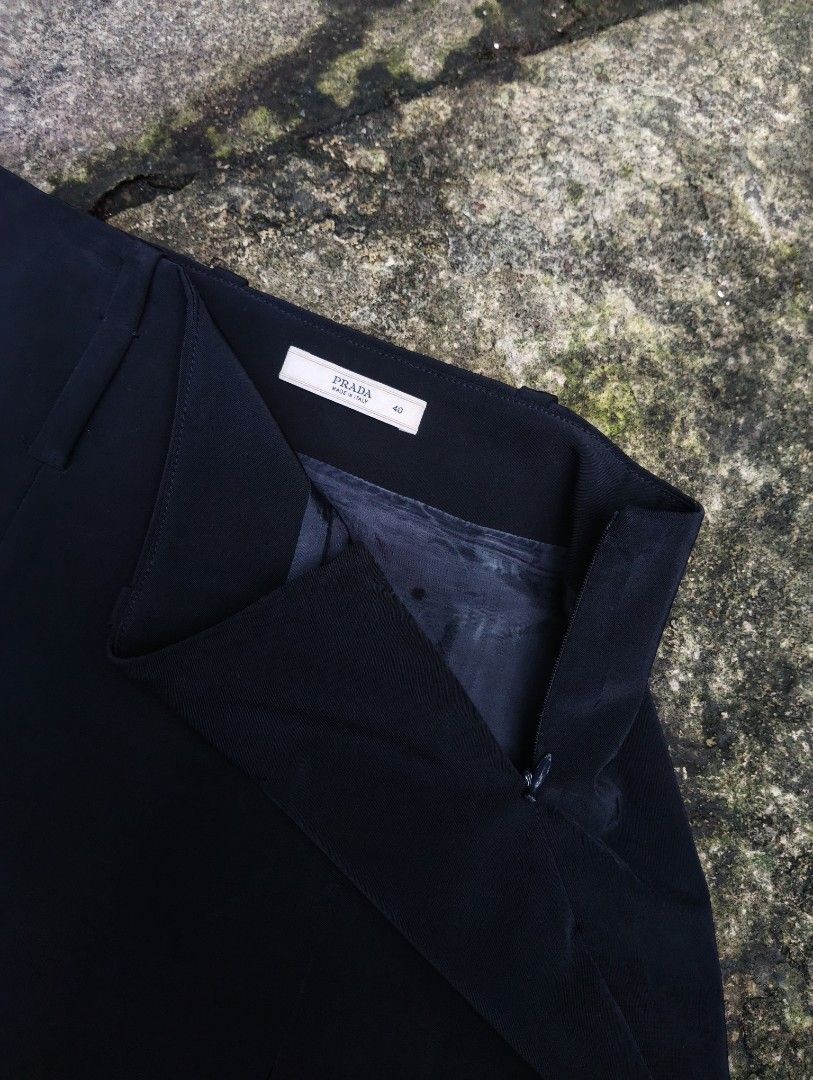 PRADA SKIRT (Category: Skirts) located in Talisay. Submitted by nooooooooooooooooy (Listing ID 1469516777, Image 3). Description: SIZE 40 WAIST 30 LENGTH 21 EXCELLENT NO FLAWS.