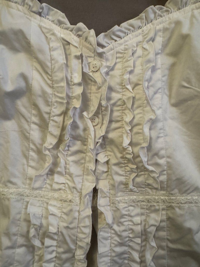 Pradies white ruffled sleeveless top (Category: Sleeveless) located in Pasig City. Submitted by katsud0oon (Listing ID 1469444904, Image 2). Description: Viet brand. Worn once only. See photos for dimensions but will fit S-M .