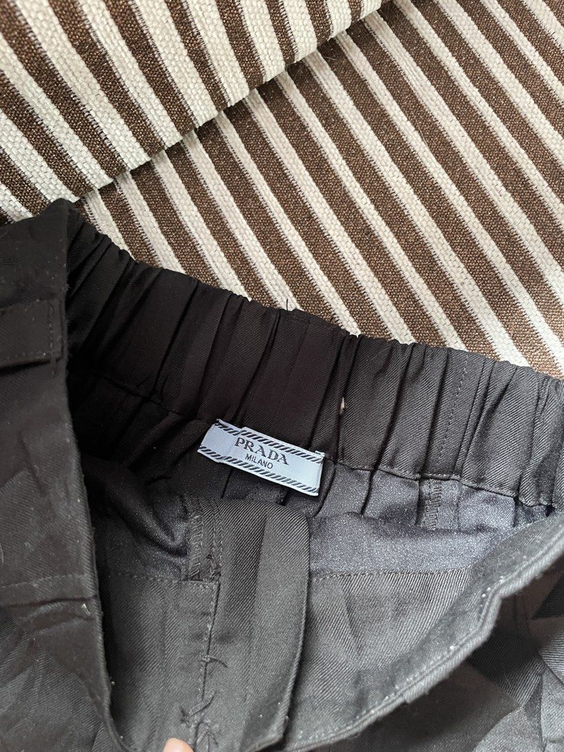 Pr@d@ Cargo Short (Category: Everything Else Others) located in Manila. Submitted by czarinamilan (Listing ID 1469455149, Image 2). Description: waist line 26-30 .