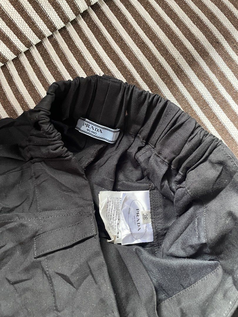 Pr@d@ Cargo Short (Category: Everything Else Others) located in Manila. Submitted by czarinamilan (Listing ID 1469455149, Image 3). Description: waist line 26-30 .