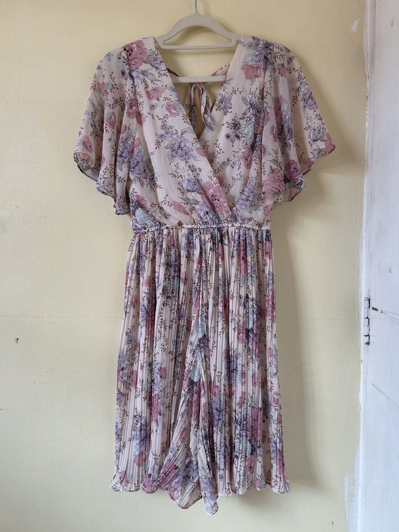Preloved | Printed Floral Chiffon Romper (Category: Rompers) located in Caloocan City. Submitted by trisdeclutters (Listing ID 1469446729, Image 2). Description: Last price already Waist: 22" to 40" (garterized) Length: 35" With inner lining Used once No flaws, good as new ‼️no reservations, exchange, cancellation, return, refund‼️.