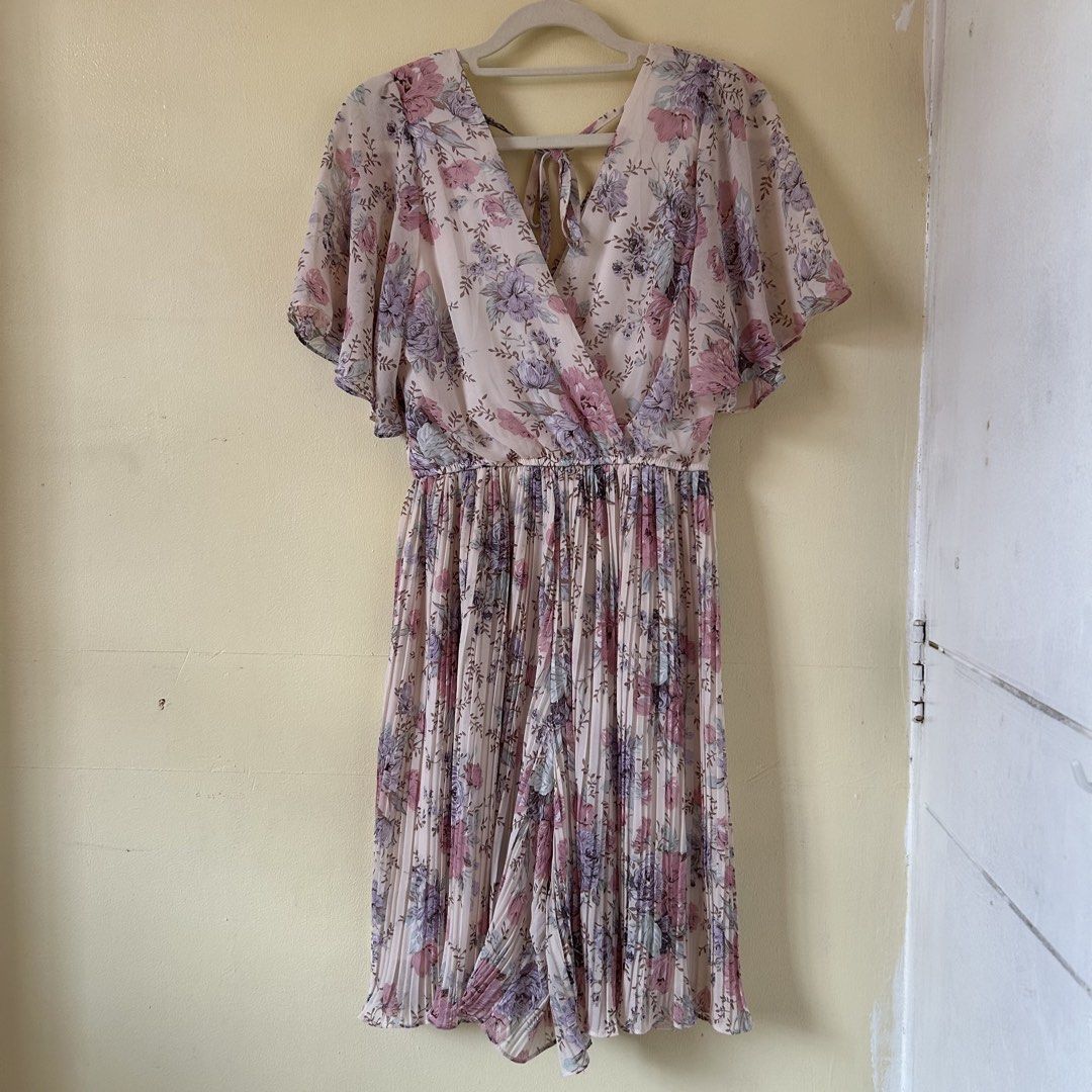 Preloved | Printed Floral Chiffon Romper (Category: Rompers) located in Caloocan City. Submitted by trisdeclutters (Listing ID 1469446729, Image 1). Description: Last price already Waist: 22" to 40" (garterized) Length: 35" With inner lining Used once No flaws, good as new ‼️no reservations, exchange, cancellation, return, refund‼️.