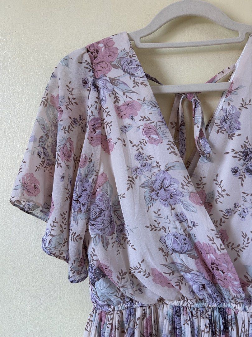 Preloved | Printed Floral Chiffon Romper (Category: Rompers) located in Caloocan City. Submitted by trisdeclutters (Listing ID 1469446729, Image 3). Description: Last price already Waist: 22" to 40" (garterized) Length: 35" With inner lining Used once No flaws, good as new ‼️no reservations, exchange, cancellation, return, refund‼️.