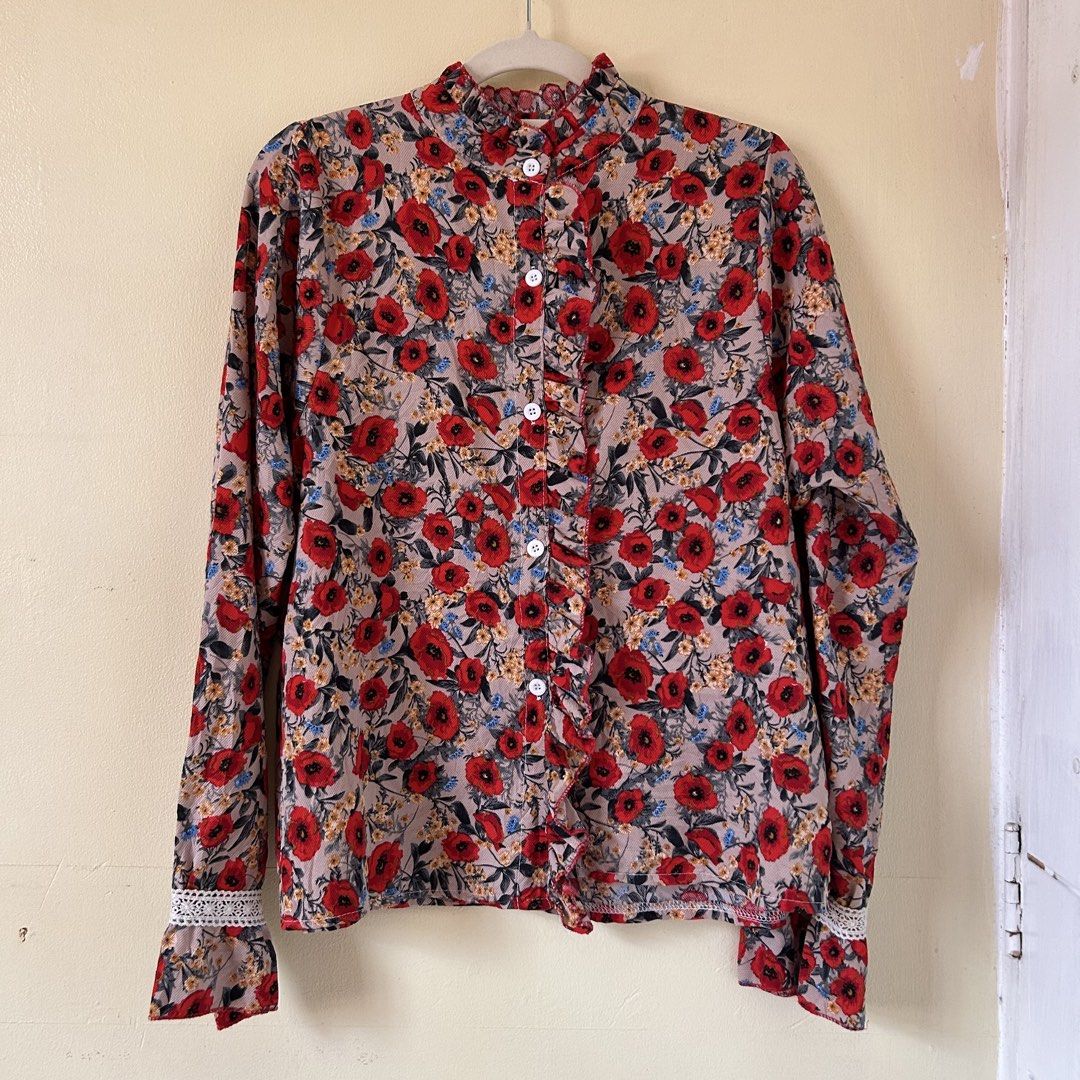 Preloved | Red Floral Blouse (Category: Blouses) located in Caloocan City. Submitted by trisdeclutters (Listing ID 1469442831, Image 1). Description: Last price already Bust: up to 42" Length: 23" Sleeve length: 25" Buttondown No flaws, good as new ‼️no reservations, exchange, cancellation, return, refund‼️.