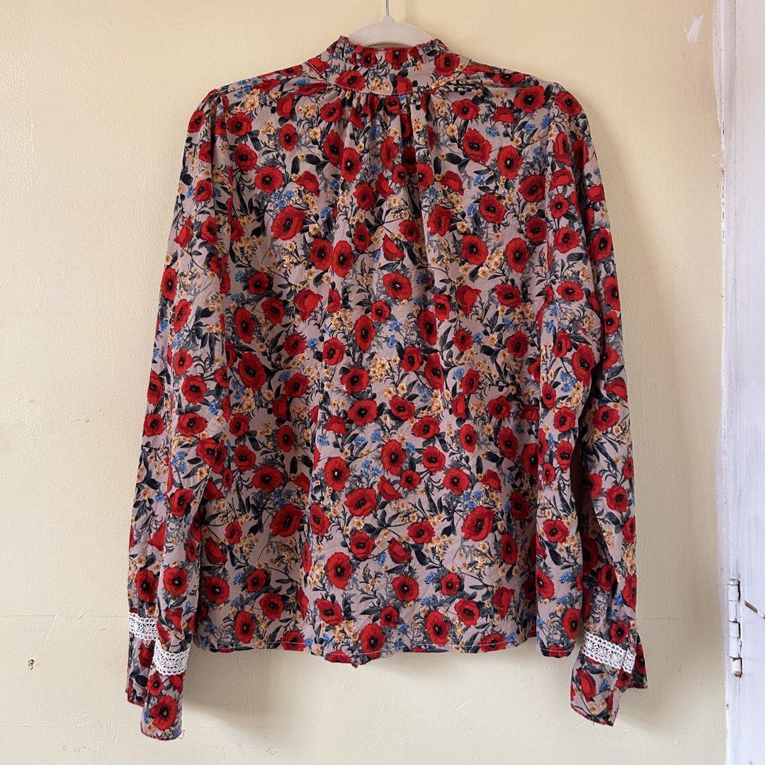 Preloved | Red Floral Blouse (Category: Blouses) located in Caloocan City. Submitted by trisdeclutters (Listing ID 1469442831, Image 3). Description: Last price already Bust: up to 42" Length: 23" Sleeve length: 25" Buttondown No flaws, good as new ‼️no reservations, exchange, cancellation, return, refund‼️.