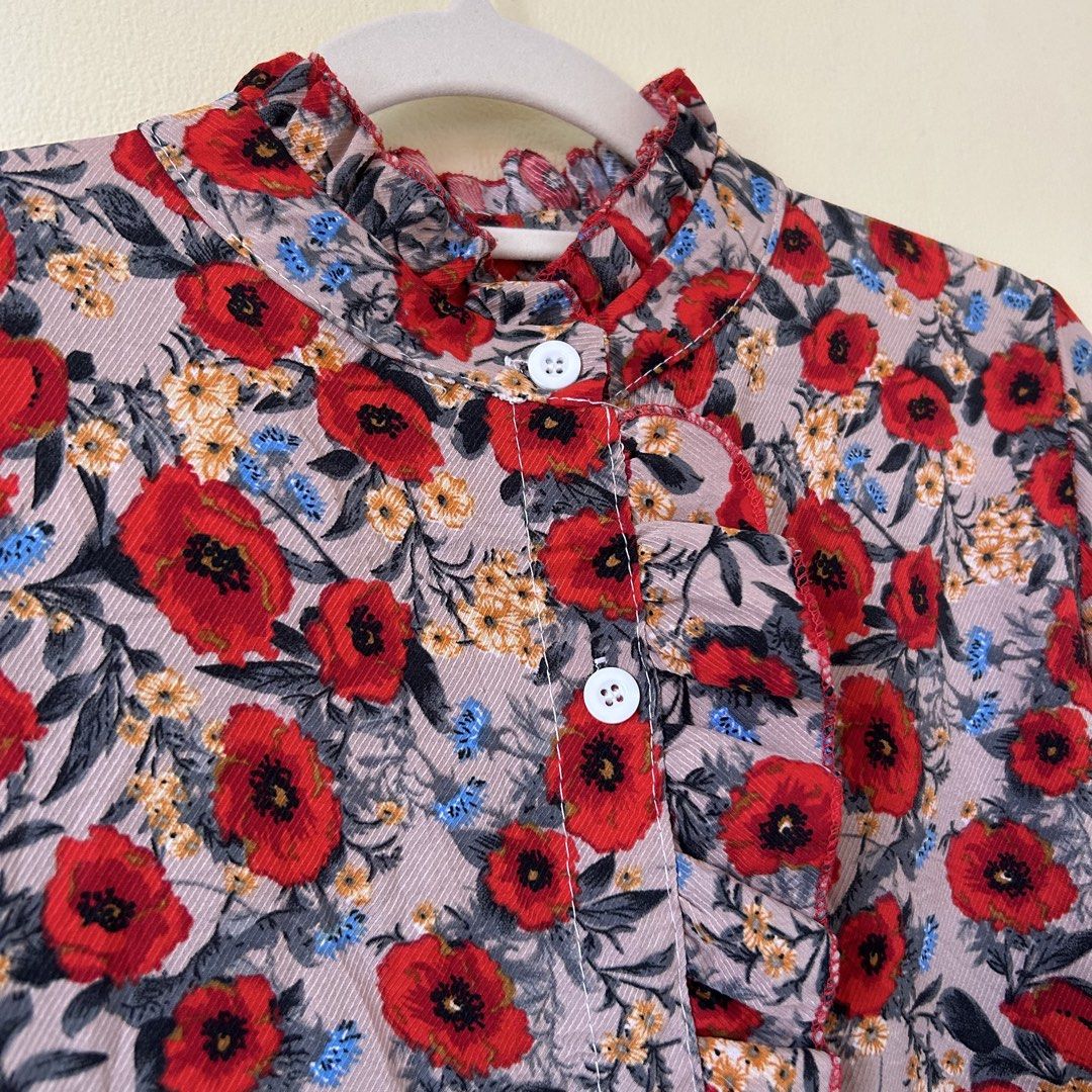 Preloved | Red Floral Blouse (Category: Blouses) located in Caloocan City. Submitted by trisdeclutters (Listing ID 1469442831, Image 2). Description: Last price already Bust: up to 42" Length: 23" Sleeve length: 25" Buttondown No flaws, good as new ‼️no reservations, exchange, cancellation, return, refund‼️.