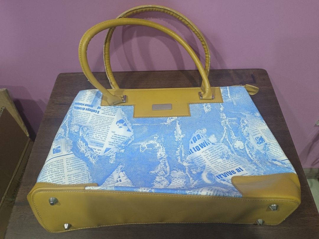 Pre-loved bags (Category: Shoulder Bags) located in Quezon City. Submitted by j5789 (Listing ID 1469439499, Image 3). Description: Preloved bags, more discount if will take all. Mostly are never used and slightly used..