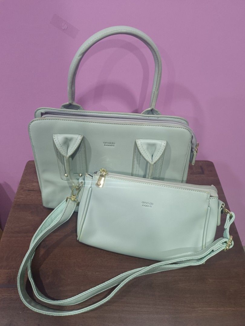 Pre-loved bags (Category: Shoulder Bags) located in Quezon City. Submitted by j5789 (Listing ID 1469439499, Image 2). Description: Preloved bags, more discount if will take all. Mostly are never used and slightly used..