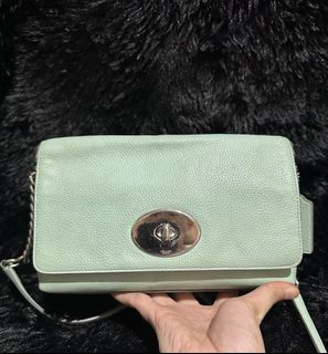 (Category: ) located in . Submitted by rqueenluxuryph (Listing ID 1469559341, Image 1). Description: .
