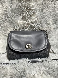 (Category: ) located in . Submitted by rqueenluxuryph (Listing ID 1469563254, Image 1). Description: .