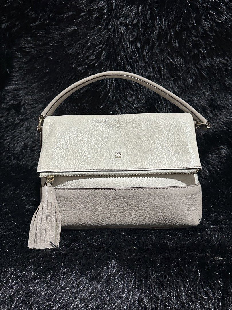 Preloved katespade top handle sling bag original 💯 (Category: Cross-body Bags) located in Caloocan City. Submitted by rqueenluxuryph (Listing ID 1469528400, Image 1). Description: Preloved katespade top handle sling bag original 💯 Condition rate:8/10 Honest issue:,ung embossed logo nya sa harap burado na. Leather is very ok, un lang po issue and sign of usage na din .