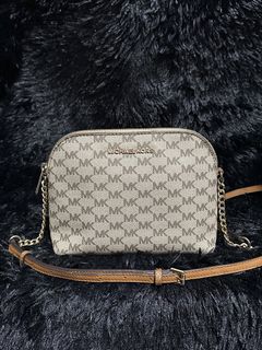 (Category: ) located in . Submitted by rqueenluxuryph (Listing ID 1469559199, Image 1). Description: .