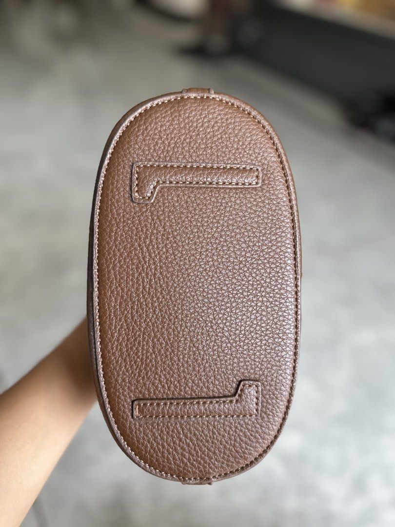 Preloved Shoulder Bag (Category: Shoulder Bags) located in Manila. Submitted by angc_finds (Listing ID 1469420256, Image 3). Description: BKK bought shoulder Bag Preloved ₱500 📍Marina, Parañaque.