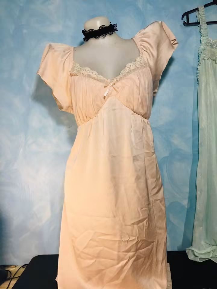 PRELOVED UKAY (Category: Dresses) located in Manila. Submitted by micamicalromance (Listing ID 1469548960, Image 2). Description: 📐SIZE: Small- Large 💸PRICES : 100-200 PESOS ONLY 🏍FREE DELIVERY : MINIMUN 3 ITEMS (+ AYUDA) 📍LOCATION: TAGUIG FB/ TIKTOK: Micu Thrifty •THERE'S A LOT OF PRODUCT THAT I POST THERE PLEASE COME SEE VISIT MY FB PAGE 🥰🙏 .