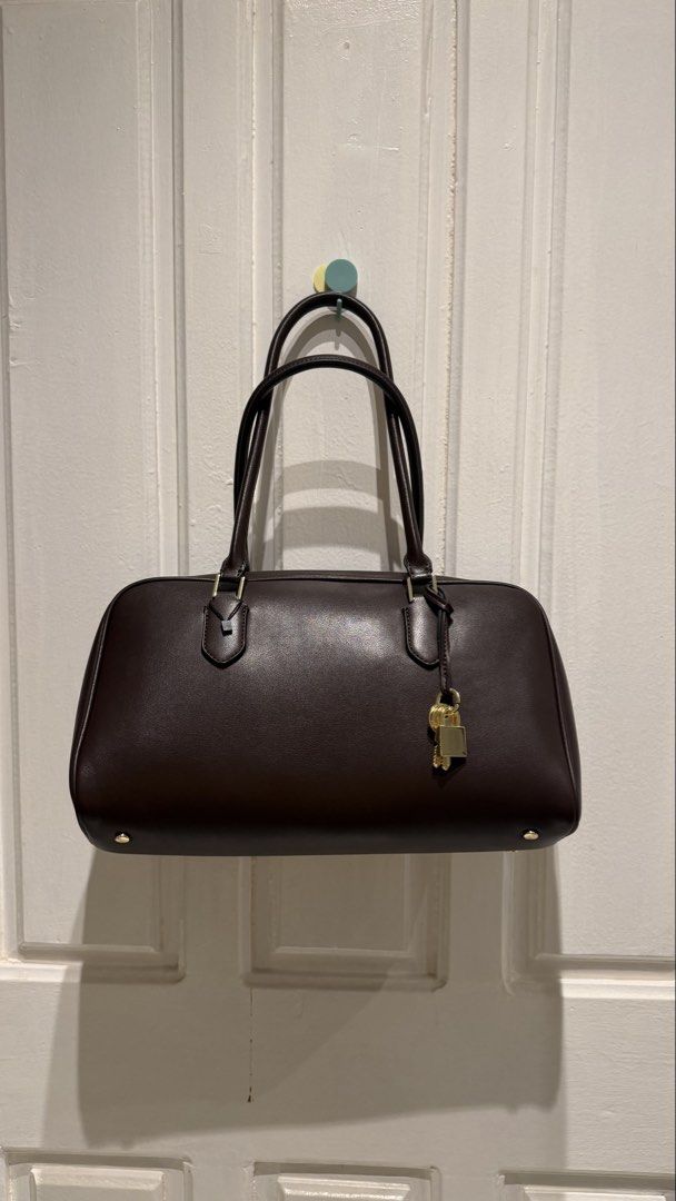 Preloved Well-Loved Bags (Category: Tote Bags) located in Manila. Submitted by annamacuto (Listing ID 1469465135, Image 1). Description: Send me pic for the price po Price range - 700 - 3500.