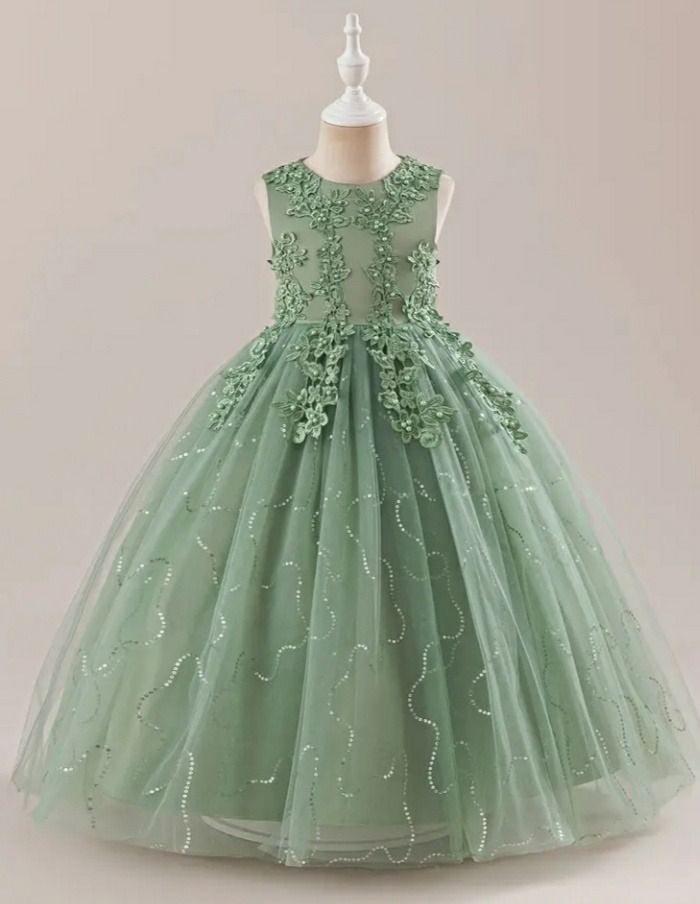 Princess Gown for birthday (Category: Babies & Kids Fashion) located in Caloocan City. Submitted by xiazki (Listing ID 1469488954, Image 1). Description: Color: Green Size: 13-14 y/o Chest: 32.3 inch Waist: 30.7 inch.