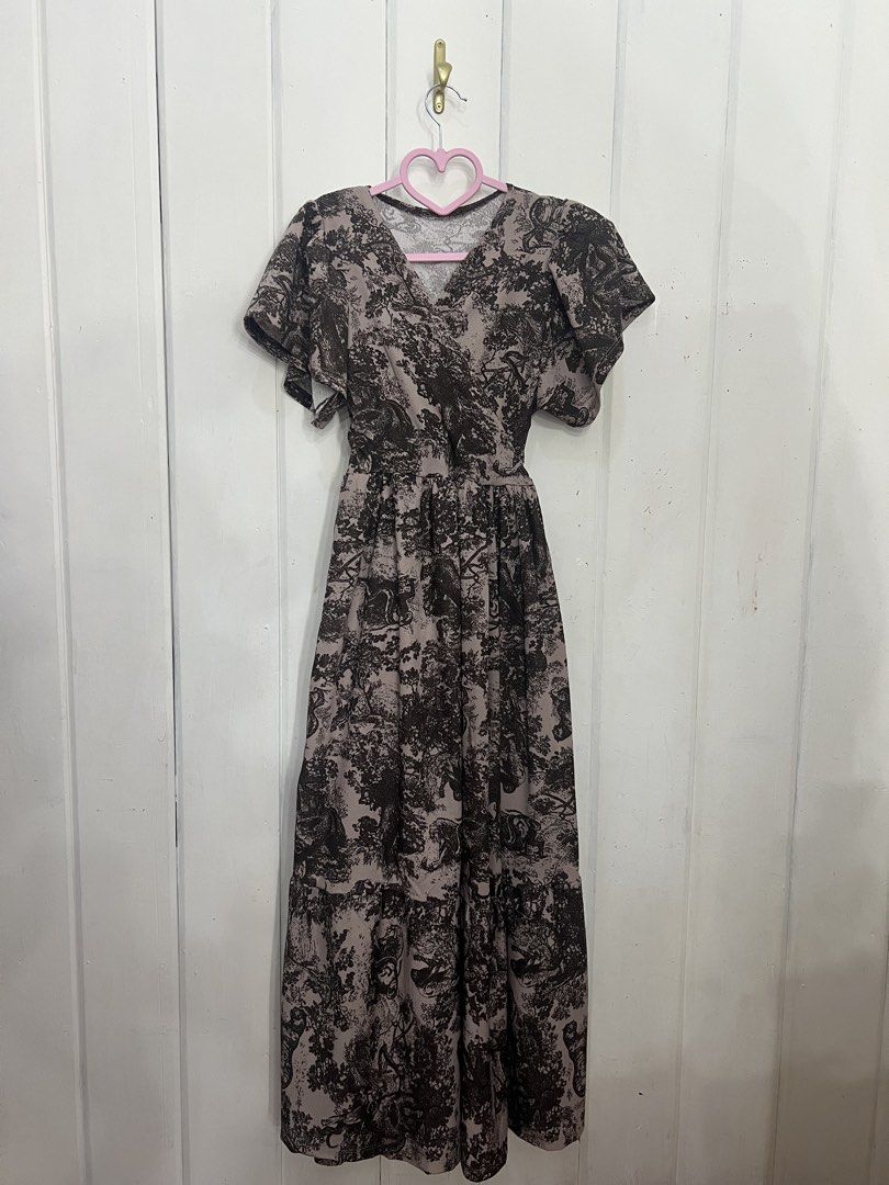 Printed Maxi dress fits Medium to Large (Category: Dresses) located in Quezon City. Submitted by justlei (Listing ID 1469459794, Image 1). Description: BRAND NEW!!! NEVER WORN. - Design: All-over Toile de Jouy nature print in taupe and dark brown - Neckline & Sleeves: V-neckline with short flutter sleeves and padded shoulders - Waistline: Comfortable elastic waist complete with a matching self-tie fabric belt - Skirt: Flowing, tiered skirt sectio