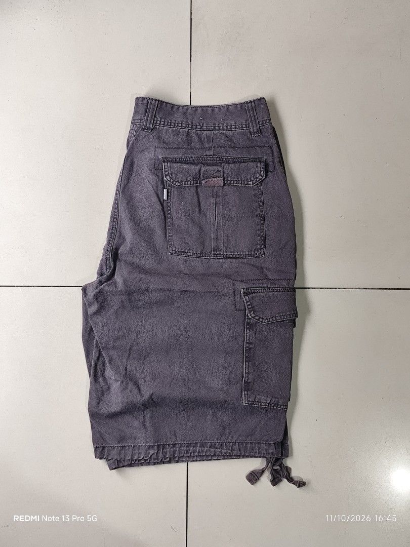 PRO CLUB 6 POCKET CARGO SHORTS (Category: Shorts) located in Caloocan City. Submitted by carlo_pwd (Listing ID 1469523748, Image 3). Description: BRAND PRO CLUB WAIST - 36 LENGTH - 25 HEM - 13.