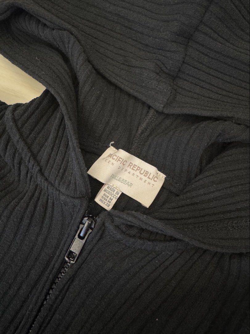 Pull & Bear （分類：長袖衫）位於 Hong Kong。 由 superfun888 提交（商品編號 1469506903，圖片 2）。簡介： Pull & Bear 只着過一兩次 快要優先。