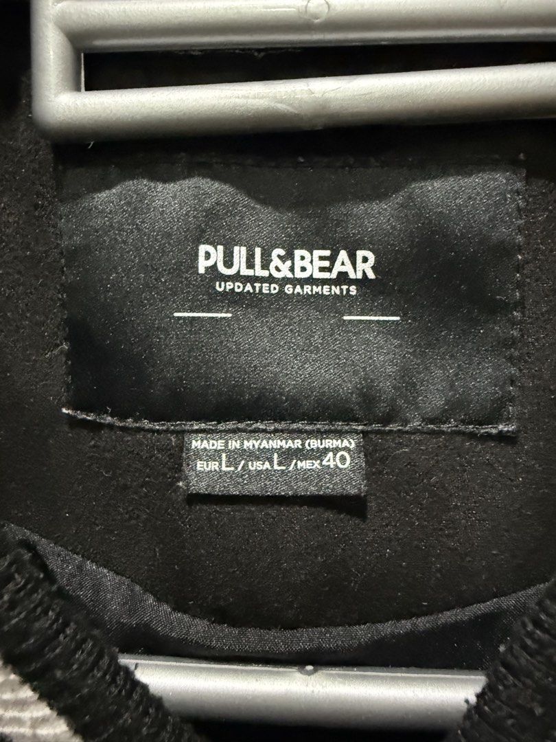 Pull & Bear - Bomber Jacket - Large Mens 28 x 22 (Category: Coats, Jackets and Outerwear) located in Paranaque City. Submitted by jd7_prelovedclothing (Listing ID 1469461404, Image 2). Description: Length 28 in x Width 22 in Issue: Aluminum buttons paint chipped (washing machine). Can easily hide it with a black marker. Not thrifted.