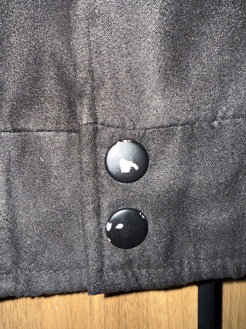 Pull & Bear - Bomber Jacket - Large Mens 28 x 22 (Category: Coats, Jackets and Outerwear) located in Paranaque City. Submitted by jd7_prelovedclothing (Listing ID 1469461404, Image 3). Description: Length 28 in x Width 22 in Issue: Aluminum buttons paint chipped (washing machine). Can easily hide it with a black marker. Not thrifted.