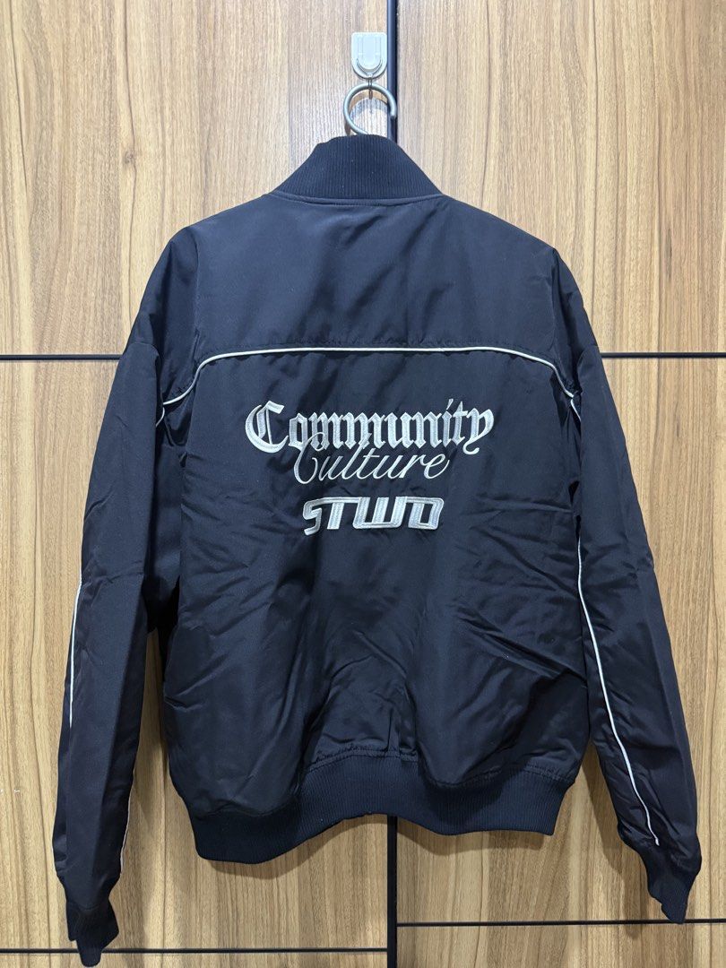 Pull & Bear - Jacket - Large Mens 28.5 x 28 (Category: Coats, Jackets and Outerwear) located in Paranaque City. Submitted by jd7_prelovedclothing (Listing ID 1469485201, Image 2). Description: Length 28.5in x Width 28in Brand new with tag. Fitted sa store then tago sa cabinet. Size Large.