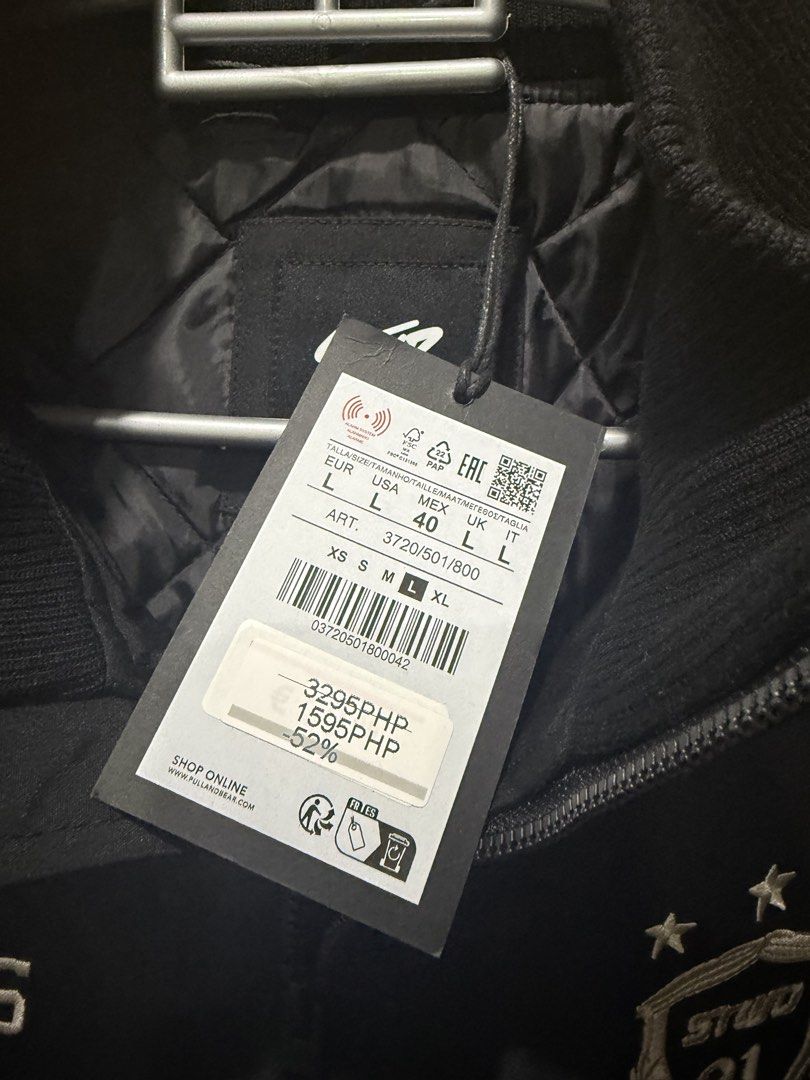 Pull & Bear - Jacket - Large Mens 28.5 x 28 (Category: Coats, Jackets and Outerwear) located in Paranaque City. Submitted by jd7_prelovedclothing (Listing ID 1469485201, Image 3). Description: Length 28.5in x Width 28in Brand new with tag. Fitted sa store then tago sa cabinet. Size Large.