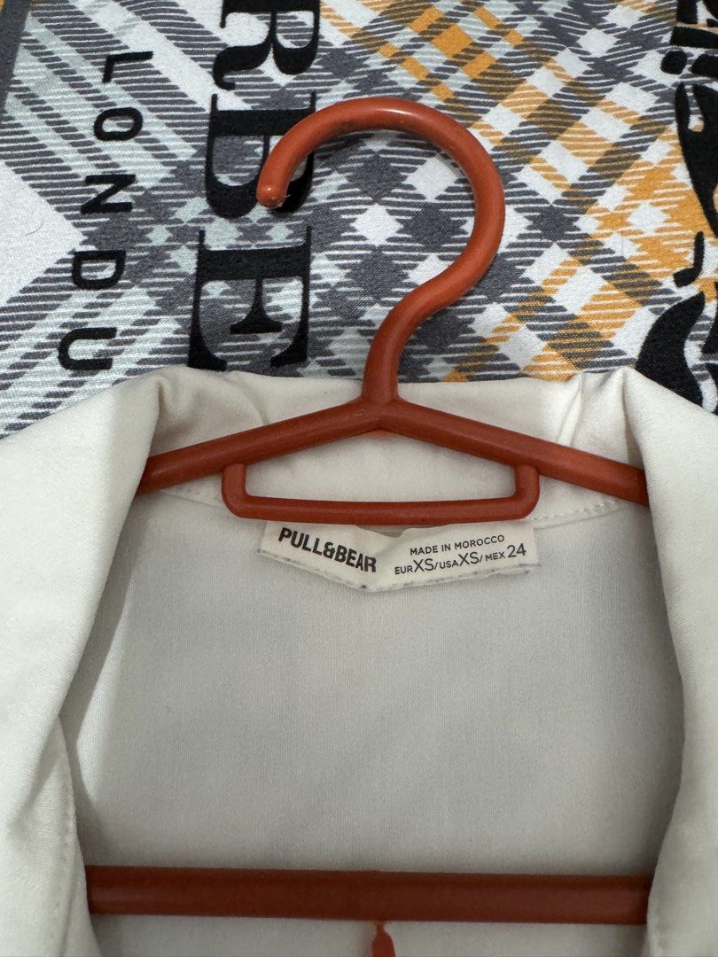 Pull & Bear White XS Sporty Dress (Category: Dresses) located in Manila. Submitted by lovedbykelly (Listing ID 1469499405, Image 2). Description: - super flattering & body hugging! - one of my fave dresses ⭐️.