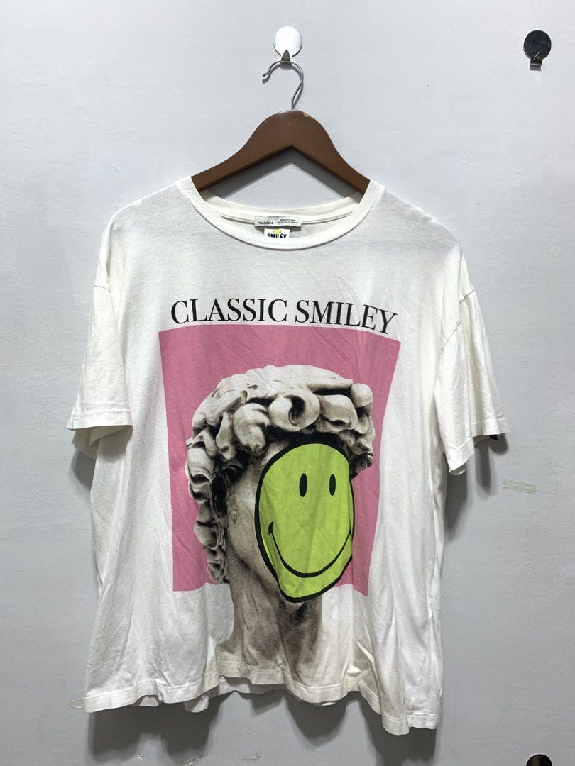 PULL & BEAR X SMILEY LASER PRINT T-shirt (Category: Tshirts & Polo Shirts ) located in Caloocan City. Submitted by eightyythrift (Listing ID 1469565519, Image 1). Description: .