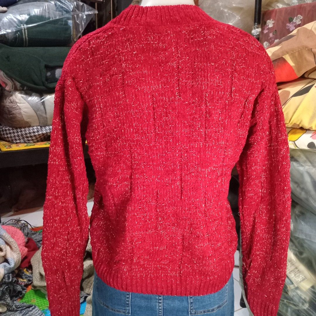 Pull up sweater (Category: Coats, Jackets and Outerwear) located in Angono. Submitted by thrifted.fashionshop (Listing ID 1469547552, Image 2). Description: Fit - medium *knitted *close neck <COLORS MAY VARY DUE TO LIGHTING> MOP : Gcash only COURIER : Jnt / Lalamove REMINDER : Shipping fee ay hindi kasama sa presyo ng item.