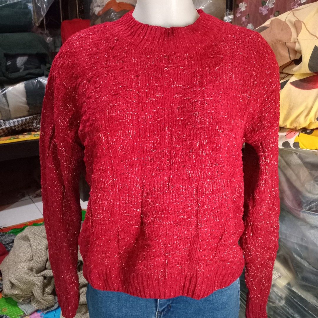Pull up sweater (Category: Coats, Jackets and Outerwear) located in Angono. Submitted by thrifted.fashionshop (Listing ID 1469547552, Image 1). Description: Fit - medium *knitted *close neck <COLORS MAY VARY DUE TO LIGHTING> MOP : Gcash only COURIER : Jnt / Lalamove REMINDER : Shipping fee ay hindi kasama sa presyo ng item.