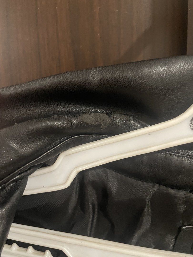 Pull&Bear Black Faux Leather Blazer Jacket (Category: Coats, Jackets and Outerwear) located in Quezon City. Submitted by urtaurusbby (Listing ID 1469518305, Image 2). Description: Stylish and easy to pair with different outfits. Perfect for everyday wear and layering! - Pre-loved - Flaking around the neck/collar area - May have minor signs of wear - Please iron it nalang yourself! 💰 Negotiable! RFS: Decluttering my closet! 📍 QC Selling as-is. P