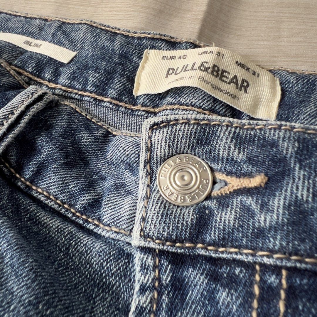 Pull&Bear Slim Denim Shorts EUR 40 (Category: Shorts) located in Pasig City. Submitted by jenscloset86 (Listing ID 1469434925, Image 3). Description: Brand: PULL & BEAR Size: EUR 40/ US 31 • No flaws, no damages. • Lightly used. • Stretch denim fabric. • Slim Fit Measurement: Waist: 31” Length: 18”.