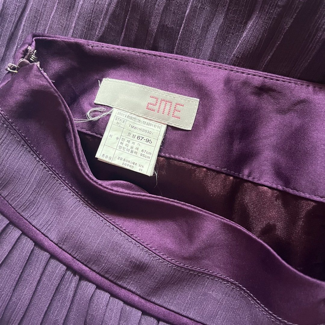 PURPLE PLEATED WHIMSY KNEE LENGTH SKIRT (Category: Skirts) located in Aloran. Submitted by cattycartz (Listing ID 1469446993, Image 2). Description: 26 inch waist 23 inch length MOP: MAYA .