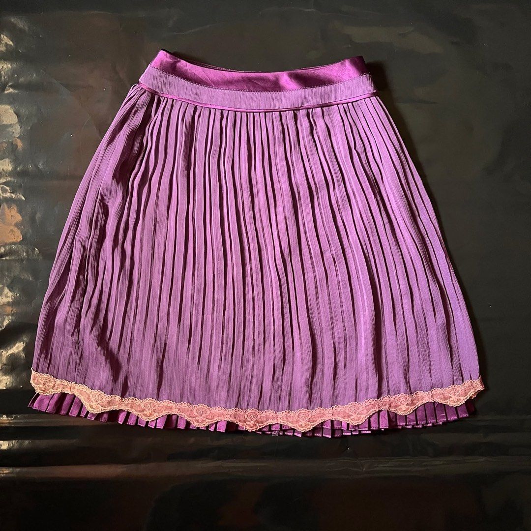 PURPLE PLEATED WHIMSY KNEE LENGTH SKIRT (Category: Skirts) located in Aloran. Submitted by cattycartz (Listing ID 1469446993, Image 1). Description: 26 inch waist 23 inch length MOP: MAYA .