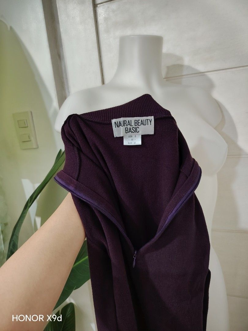 Purple Zip Neck Long Sleeve (Category: Longsleeves) located in Mabalacat. Submitted by Jackikay.PreLoved (Listing ID 1469510142, Image 3). Description: - Brand: Natural Beauty Basic - Color: Deep Purple / Purple - Size: Medium (USA 6 / EUR 36) - Neckline: High mock neck with functional front zipper - Fit: Form-fitting with a cozy ribbed texture - Material: Soft and comfortable, ideal for cooler weather too .