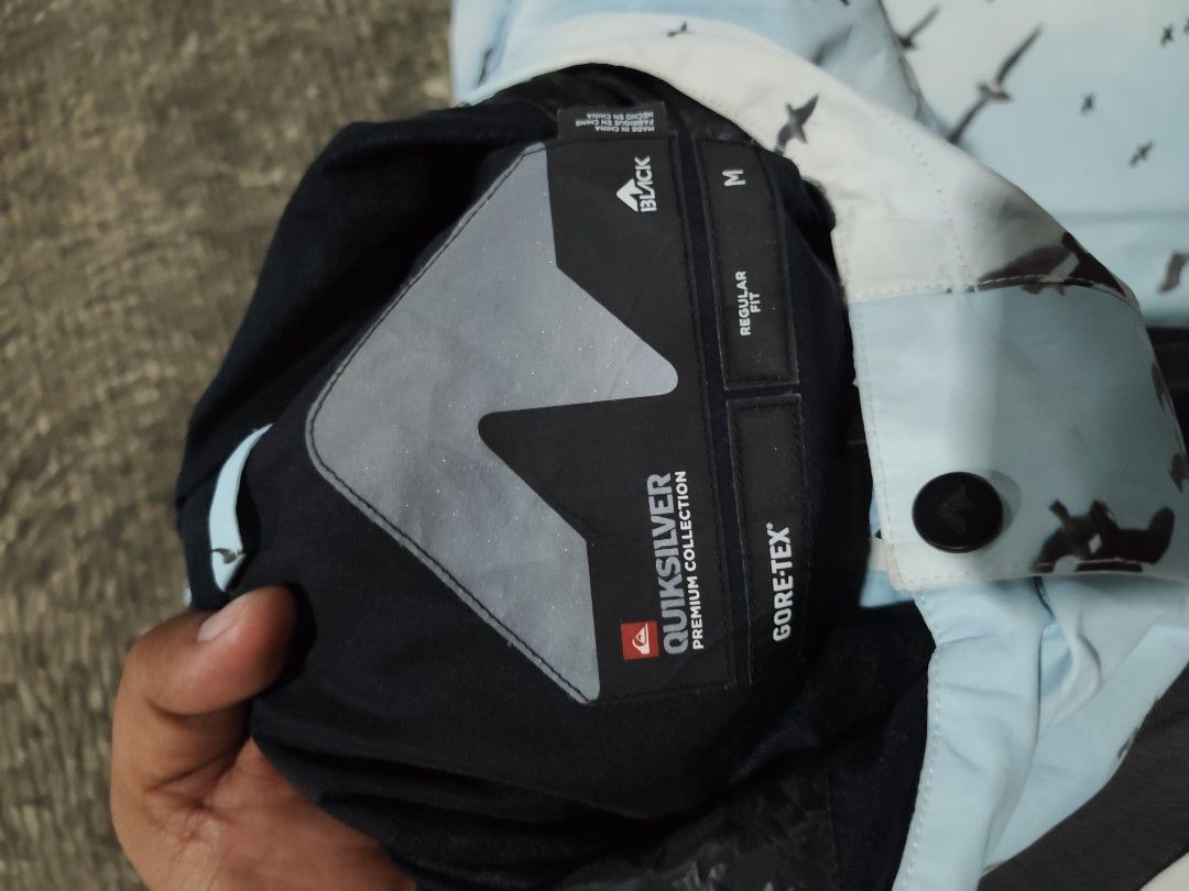 Quiksilver Goretex Windbreaker Jacket 🔥 (Category: Coats, Jackets and Outerwear) located in Tabaco. Submitted by thrifttobecool (Listing ID 1469535245, Image 2). Description: Very Good Condition 💯 9.7/10 Color Rate 💯 22 Width 📌 29.5 Length 📌 Large ✅ issue : stain ( need wash ) 📌 350 ✅ + sf 📌 Location Bicol ✅.
