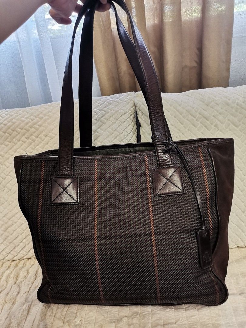 Ralph Lauren (authentic) (Category: Shoulder Bags) located in Quezon City. Submitted by closetnikikay (Listing ID 1469462501, Image 3). Description: -preloved -authentic -negotiable ❤️.
