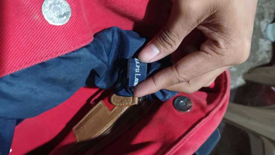 RALPH LAUREN BAG (Category: Accessory Holder, Box & Organizers) located in Caloocan City. Submitted by paulchristian_rewear.05 (Listing ID 1469422184, Image 3). Description: minimal stains issues.