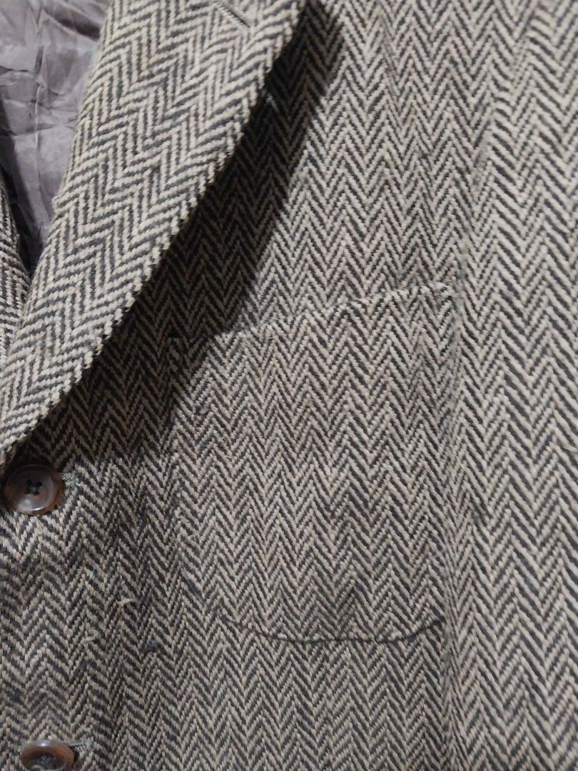 Ralph Lauren Brown herringbone tweed blazer (Category: Coats, Jackets and Outerwear) located in Manila. Submitted by PrinceDani.Clothing (Listing ID 1469429317, Image 3). Description: vintage Ralph Lauren brown herringbone pattern wool blazer Medium to large fit 21in width 29in length 18.5in shoulder 22in sleeves issue: broken button/hole see pix vg condition .