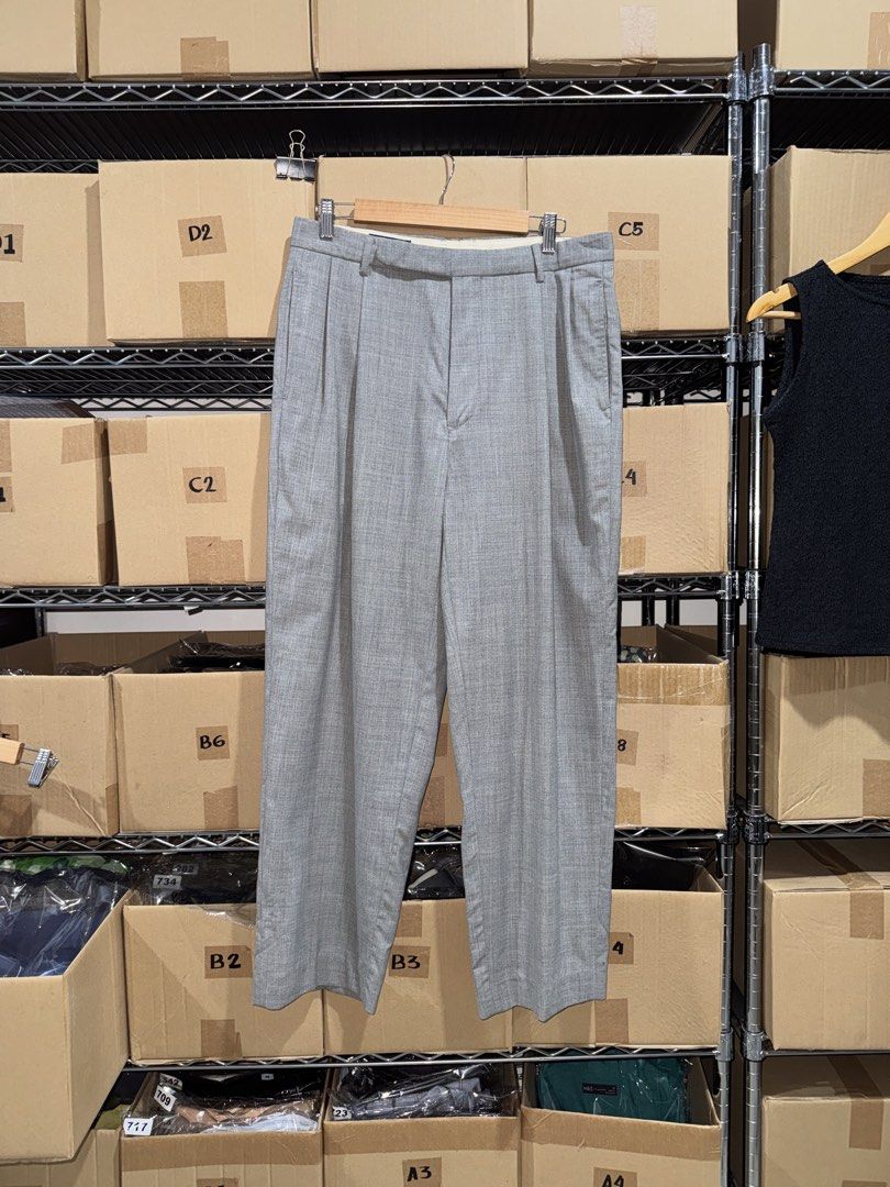 Ralph Lauren Pleated Trouser Pants Gray (Category: Trousers) located in Digos. Submitted by appareall (Listing ID 1469416086, Image 1). Description: Size 33 Length 40.